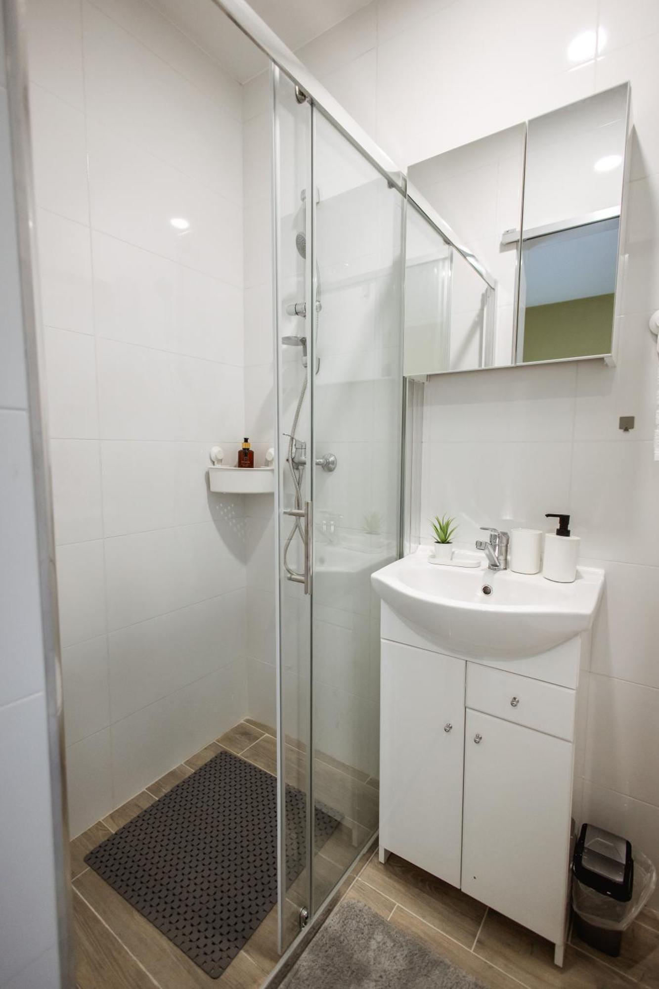 Cozy Studio Apartment In Osijek - Self Check In Luaran gambar
