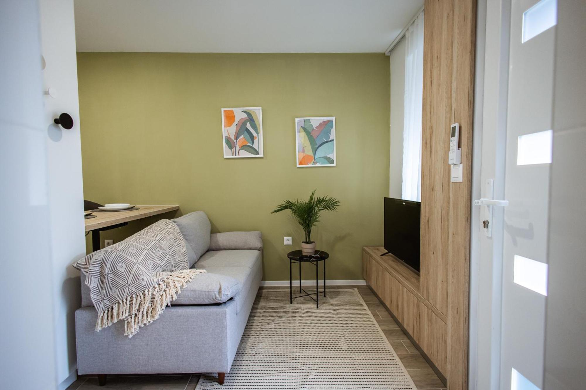 Cozy Studio Apartment In Osijek - Self Check In Luaran gambar